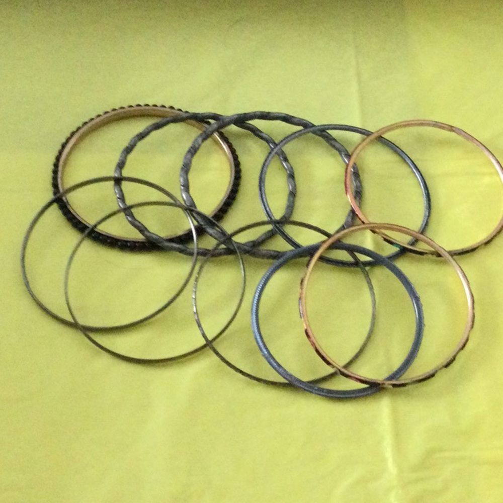 10 Grey/Black Bangles